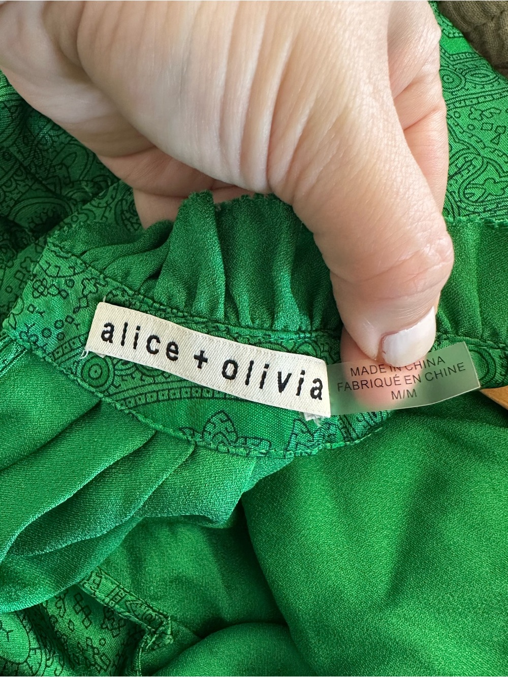 Alice + Olivia Launa Blouson Sleeve Blouse - Picture 3 of 8